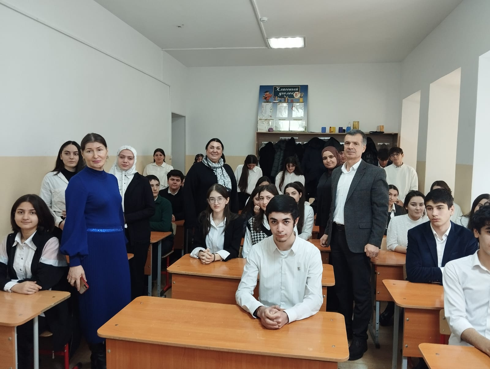 Сотрудники Миннаца РД провели патриотическое профилактическое мероприятие для учащихся МКОУ «Гимназия №1» г. Хасавюрт